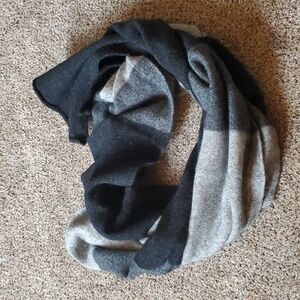 Oblong wool scarf